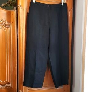 Talbots petite 💯 % Irish linen women capris. Enbroidery at bottom same color. 6